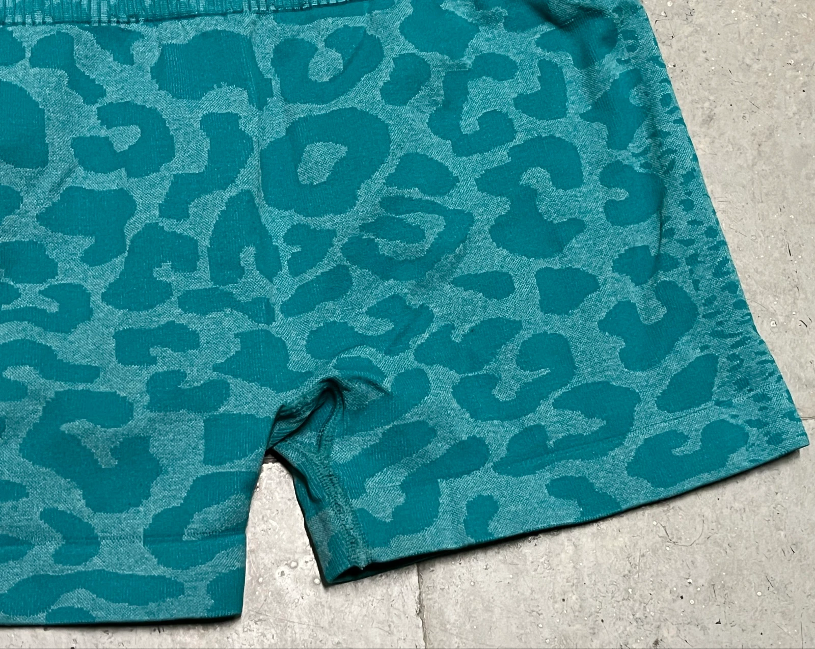 Shorts deportivos turquesa animal print  – photo 14